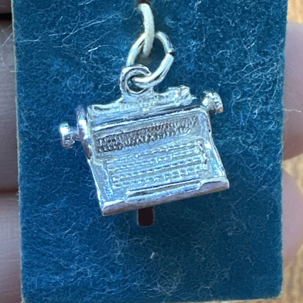 VINTAGE‎ SILVER TONE TYPEWRITER CHARM 3D